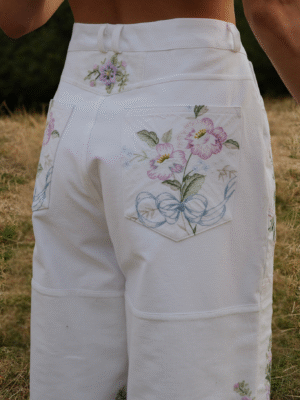 Spodnie wide leg z kwiatowym haftem [M/L]